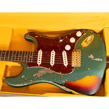 Load image into Gallery viewer, Fender 923-6053-042 Custom Shop (#CZ565438), 1962 LTD Strat, Gold Hardware, Heavy Relic, Aged Sherwood Green Metallic over 3-color Sunburst-Easy Music Center