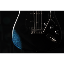 Load image into Gallery viewer, Fender 560-1000-899 Limited Edition MIJ Final Fantasy XIV Strat-Easy Music Center
