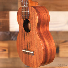 Load image into Gallery viewer, Kamaka HF1 Koa Soprano Ukulele (#250529)-Easy Music Center
