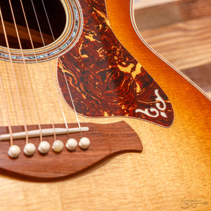 Taylor 814E-K-GL-SB Gold Label Grand Auditorium, Spruce Top, Koa b/s, Cutaway, Electronics, Sunburst (#1203115083)-Easy Music Center