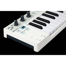 Load image into Gallery viewer, Arturia KEYSTEP 32-Key Keyboard Controller w/ Sequencer-Easy Music Center
